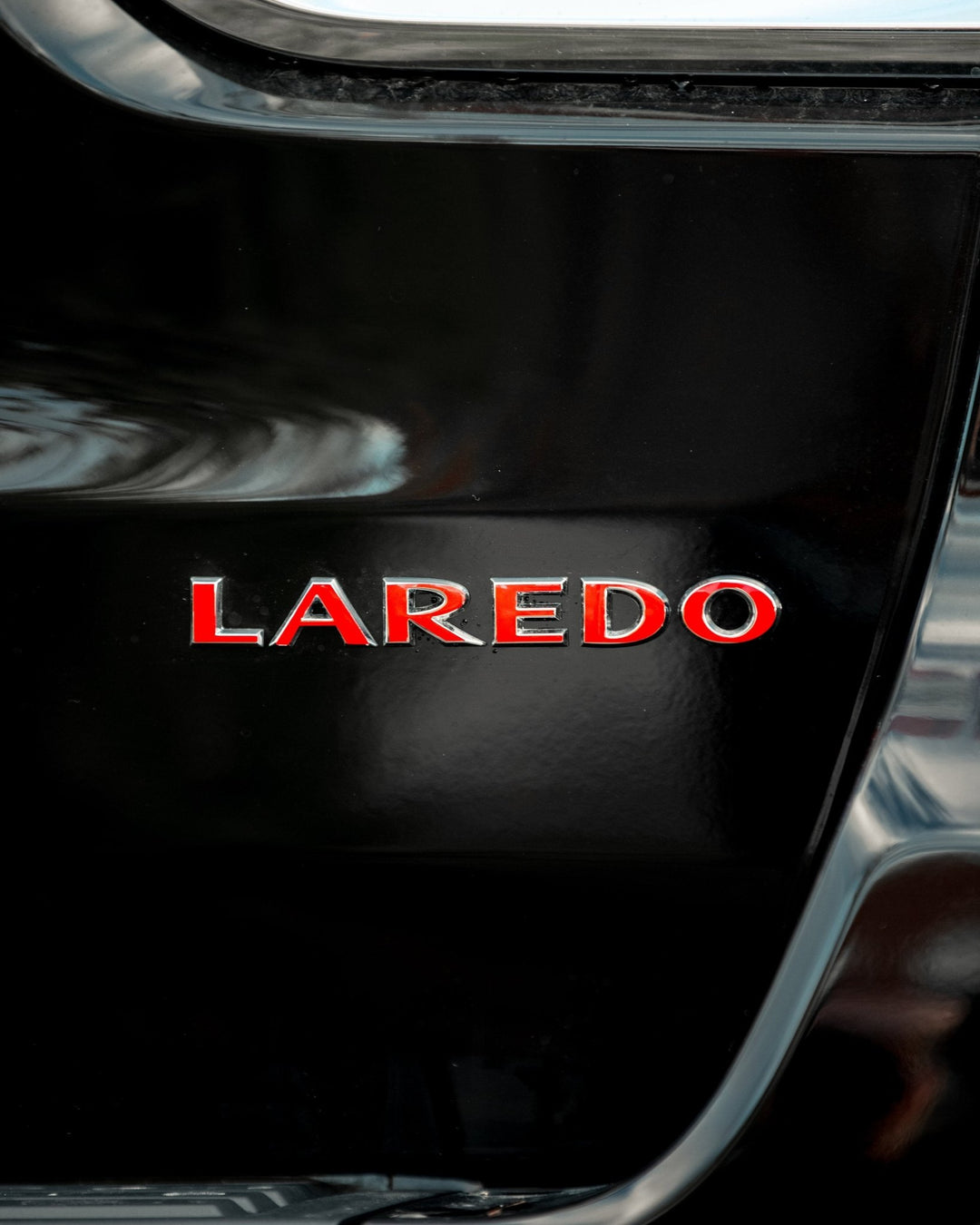 LAREDO Custom Color Emblem Overlay Accessory for 2005-2022 Grand Cherokee WK2 Laredo